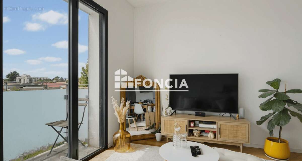 À VENDRE – T3 lumineux au dernier étage – Quartier Tivoli Parc Rivière - photo 3