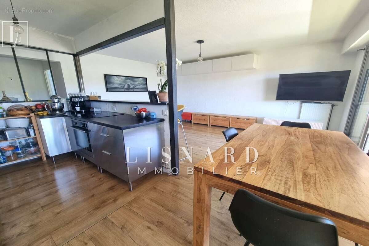 Appartement à VALLAURIS