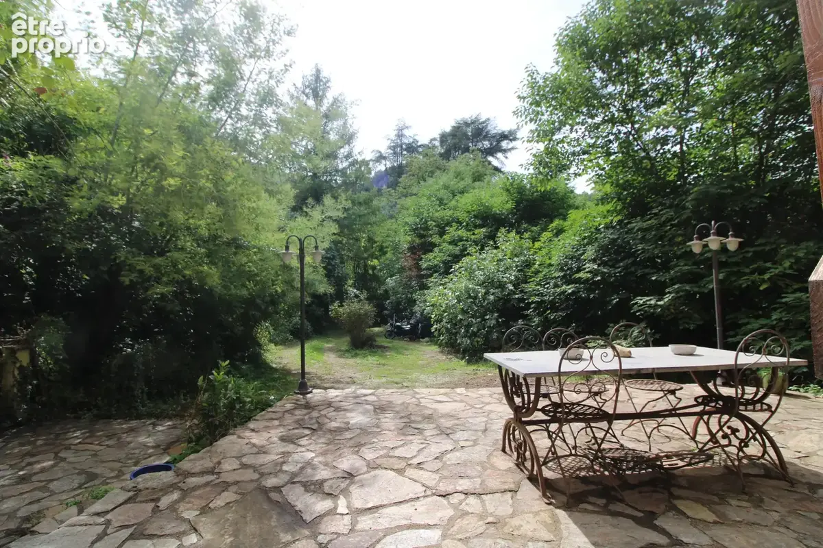 Maison de caractere d'un volume 333 m2  + dependance 86 m2. - photo 2