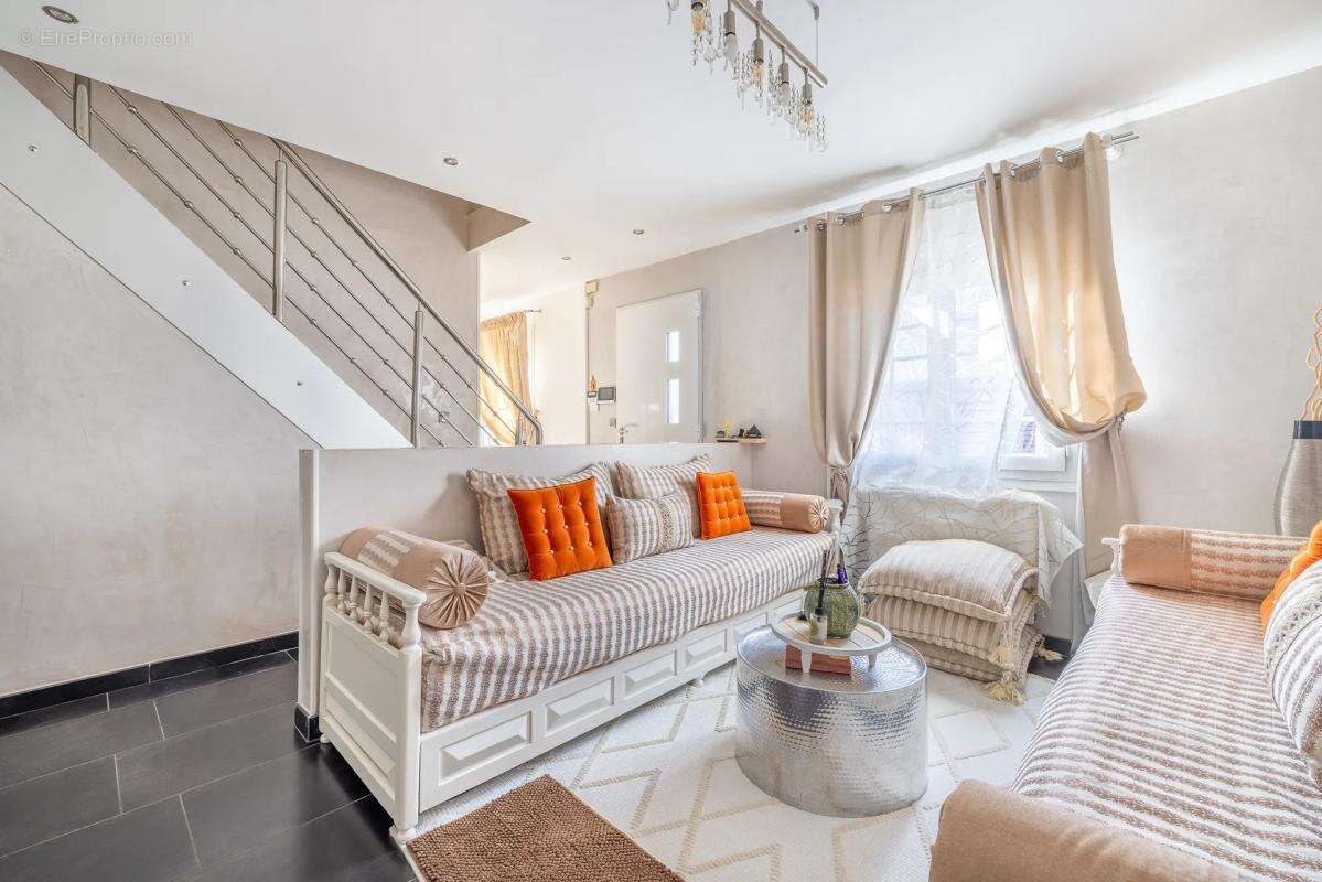 Maison à SAINTRY-SUR-SEINE