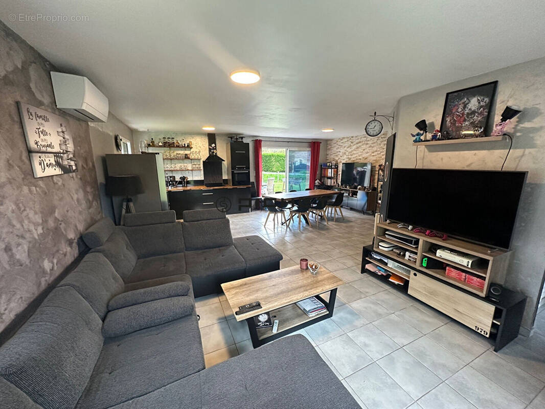 Maison à COURS-DE-PILE