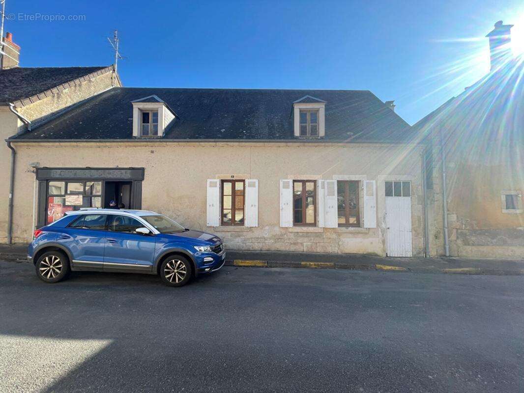 Maison de village à fort potentiel  133 m² + combles aménageables  Proche Saint-Amand-Montrond - photo 7