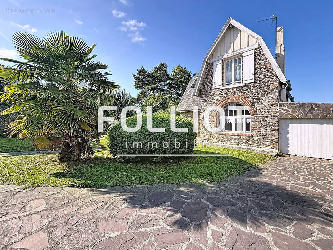 Maison à DONVILLE-LES-BAINS