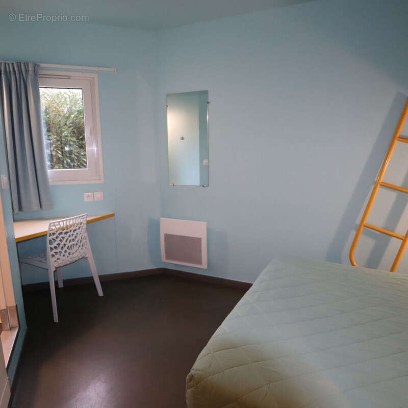 Commerce à VARENNES-VAUZELLES