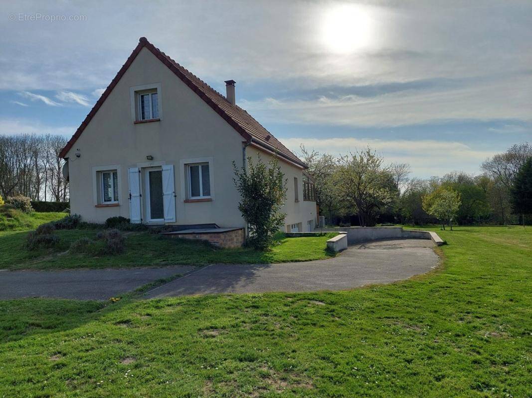 Maison à SAINT-JEAN-LES-DEUX-JUMEAUX