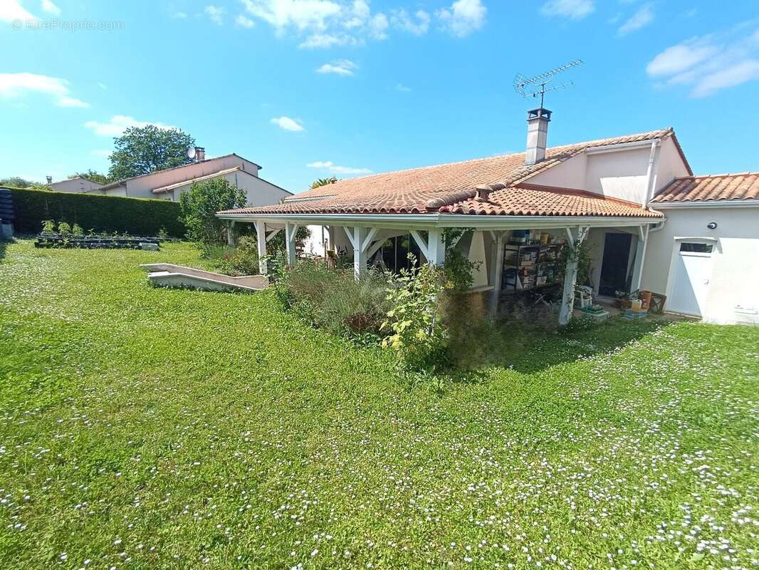 Maison de plain-pied avec jardin arboré  Magnac-sur-Touvre - photo 2