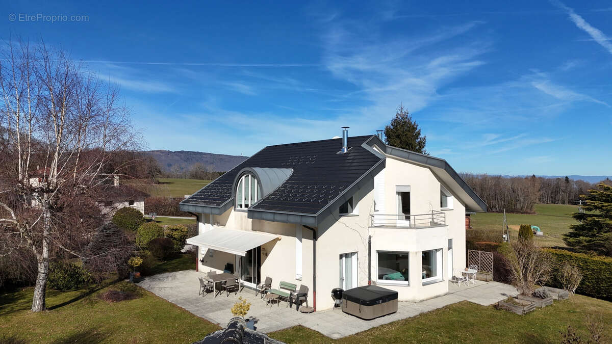 Maison à PERS-JUSSY