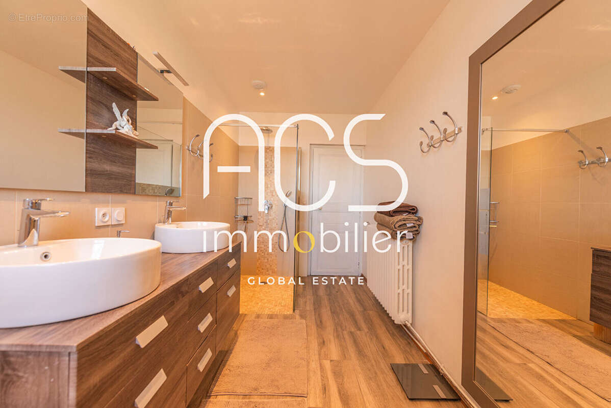 Maison à CHATEAUNEUF-LES-MARTIGUES