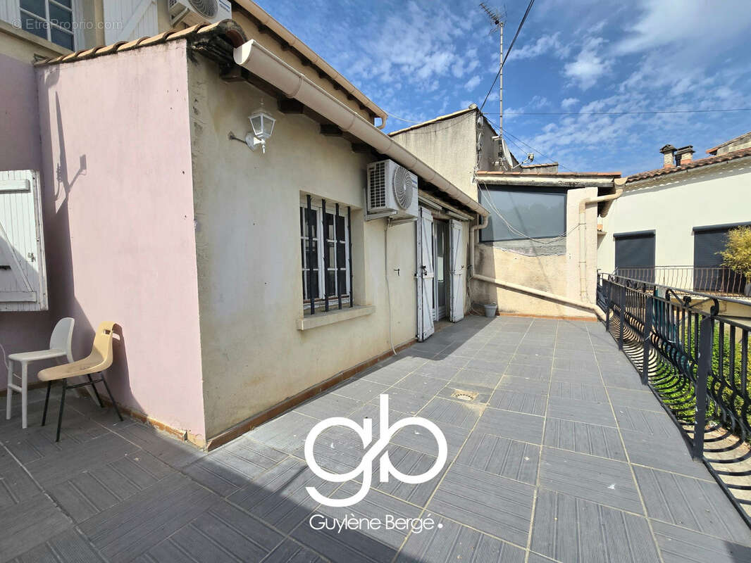 Maison 76 m2 avec grand garage, terrasse plein sud et fort potentiel   Centre de Lunel - photo 9