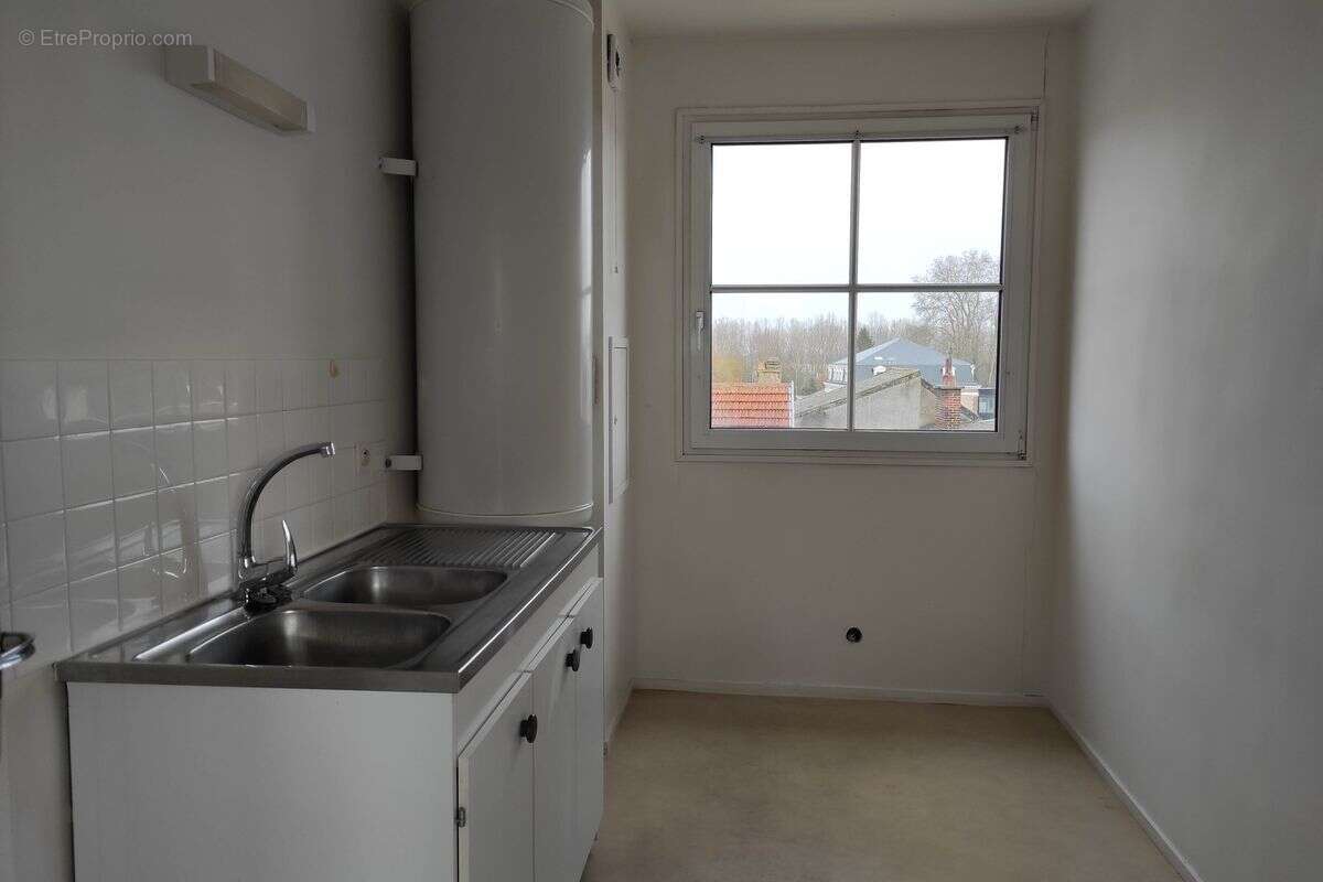 A vendre - romilly sur seine – 26 place des martyrs de la liberation porte n 06 etage n°3 - photo 2