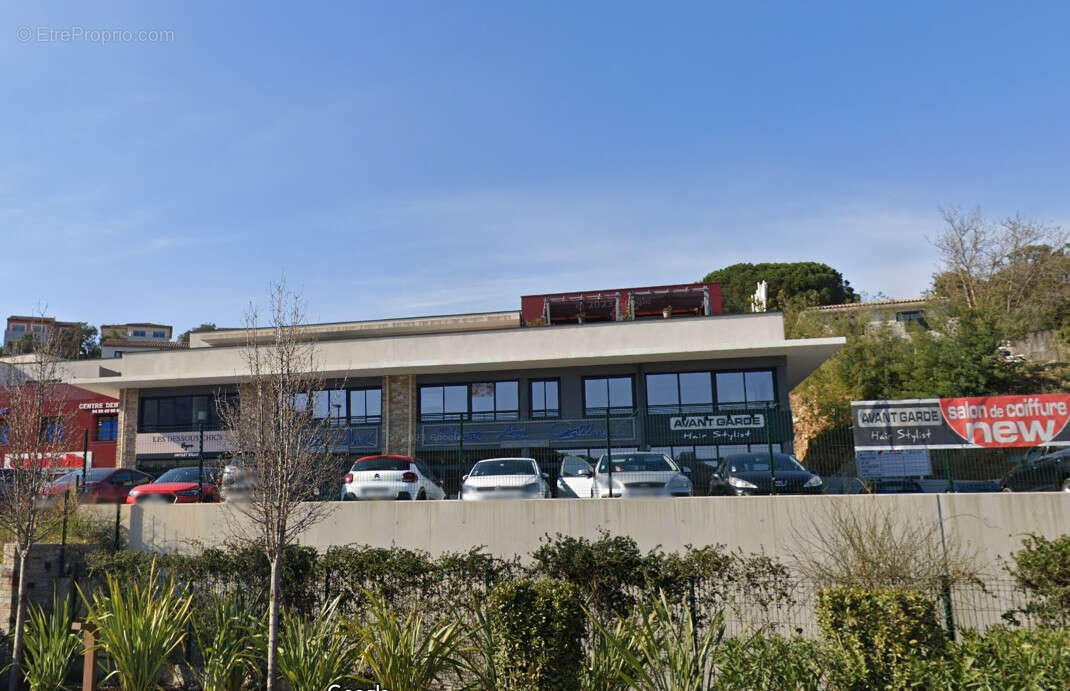 A vendre local commercial SAINTE MAXIME - photo 2