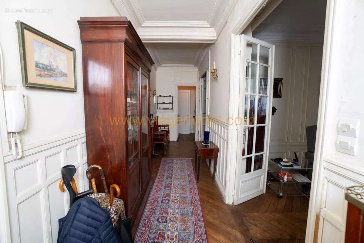 Appartement à PARIS-16E