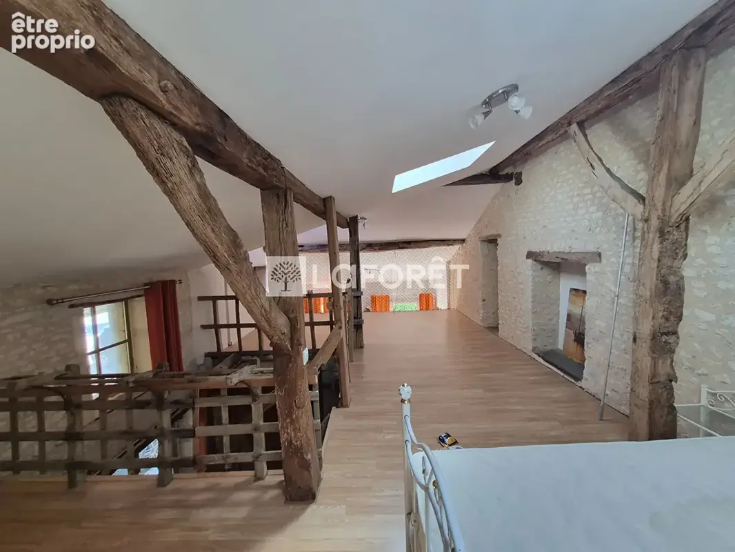 Maison d'habitation avec 2 gîtes au calme et garage. - photo 9