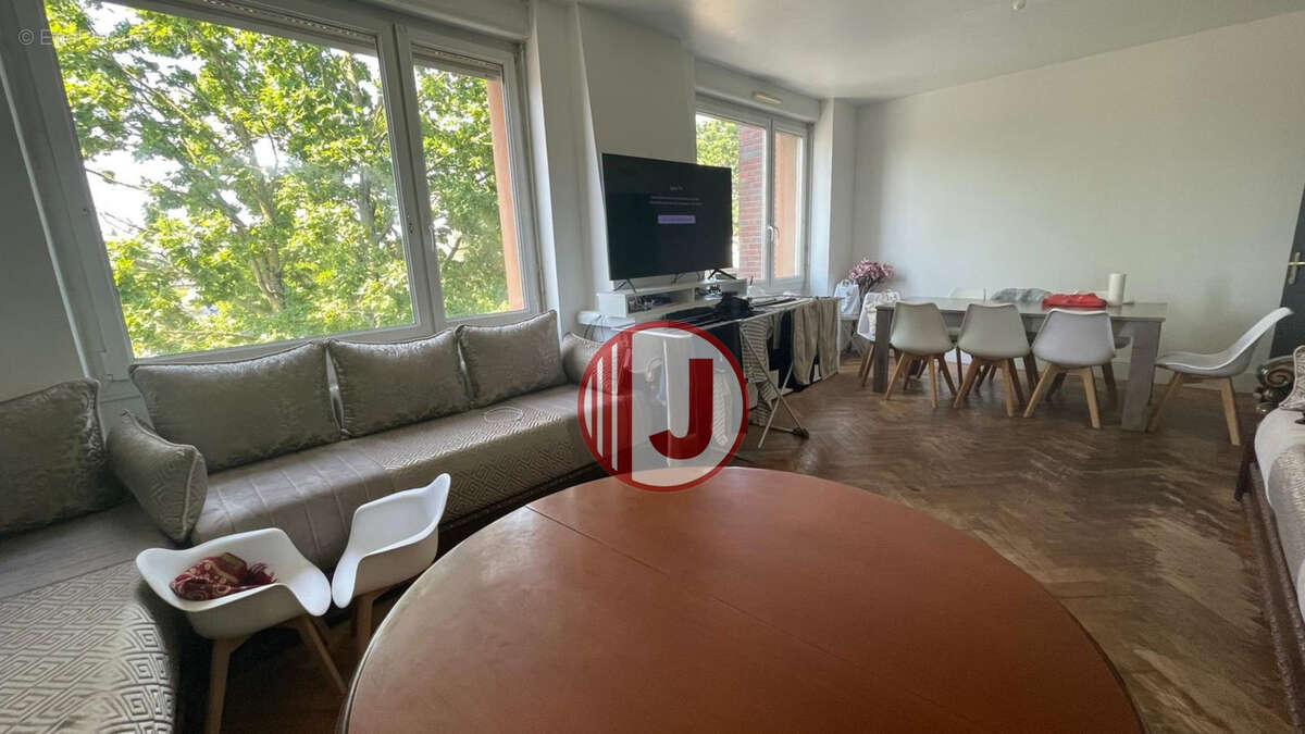 Mulhouse Rue Josué Hofer - Appartement spacieux de 144 m2 avec 7 pièces dont 5 chambres - photo 4