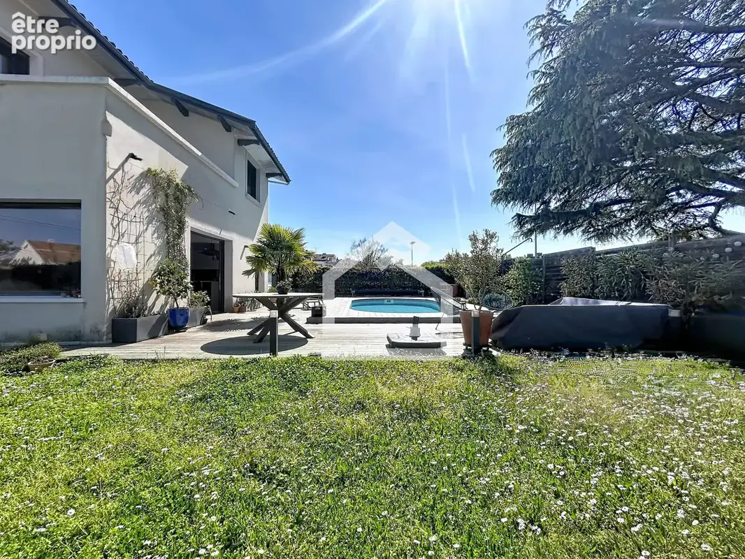 BORDEAUX CENTRE DE CAUDERAN - villa rénovée 6 chambres et un bureau avec piscine et garage - photo 15