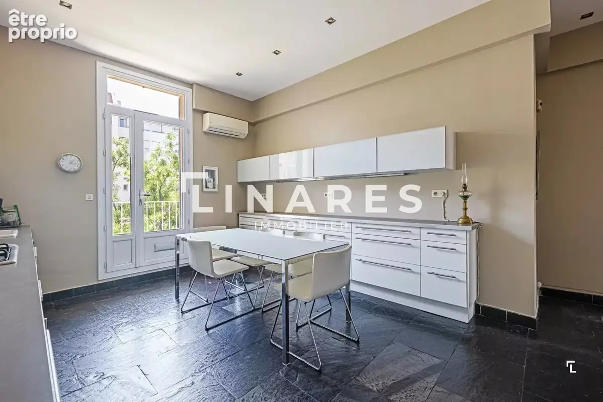 CENTRAL PARADIS - Appartement T4 de 158m2 - Balcon - Cave -  2 chambres de bonne - 13008 - photo 12