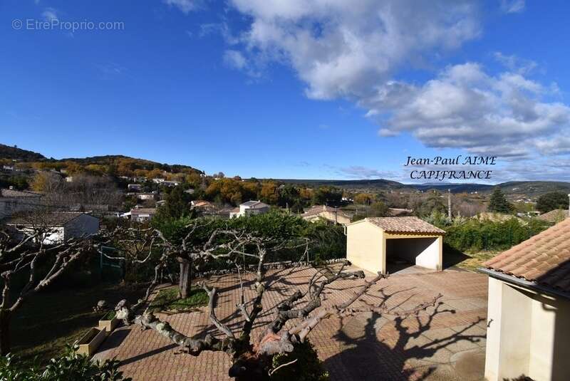 Maison à SAINT-JULIEN-DE-PEYROLAS