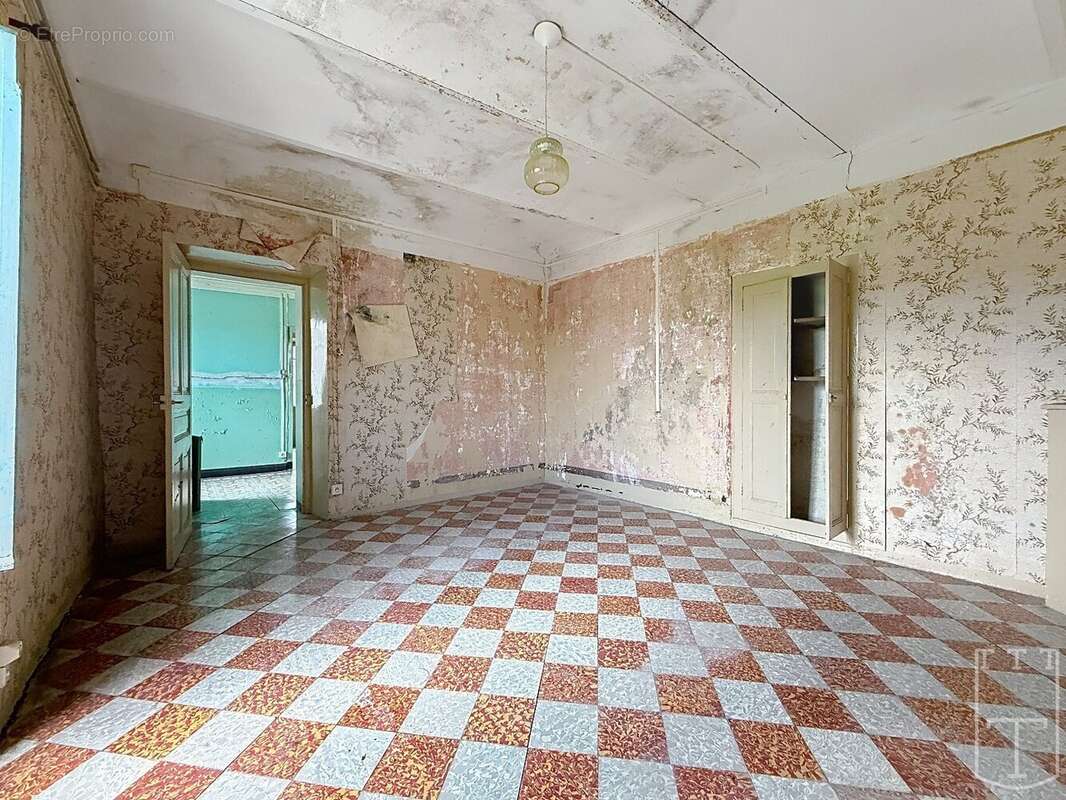 Maison en pierre A RENOVER avec possibilité de créer plusieurs logements. - photo 27