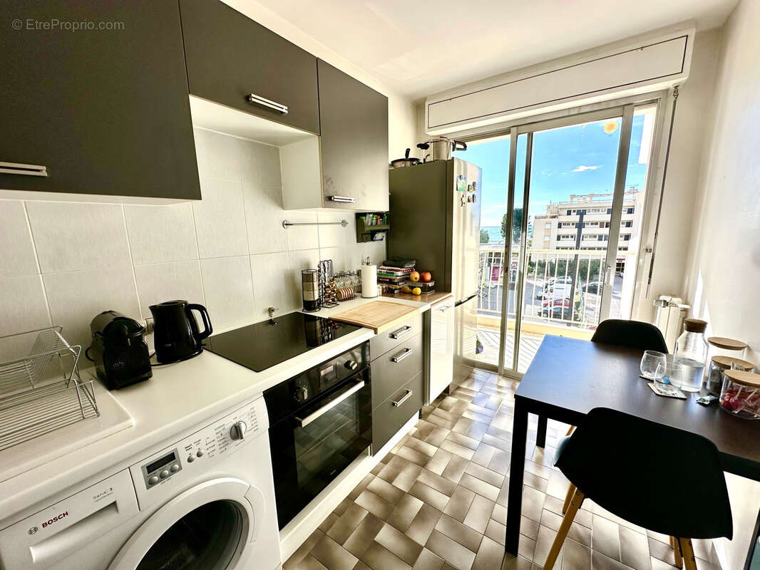 Appartement à SAINT-LAURENT-DU-VAR