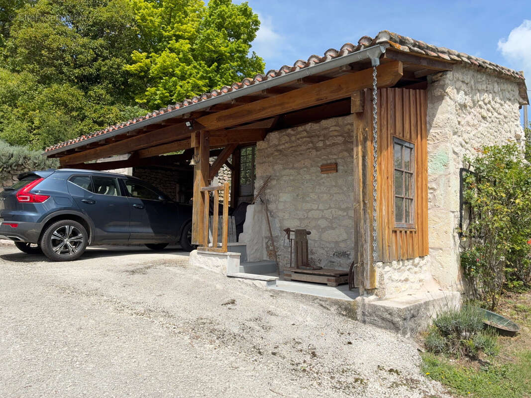 Maison à CASTELNAU-MONTRATIER