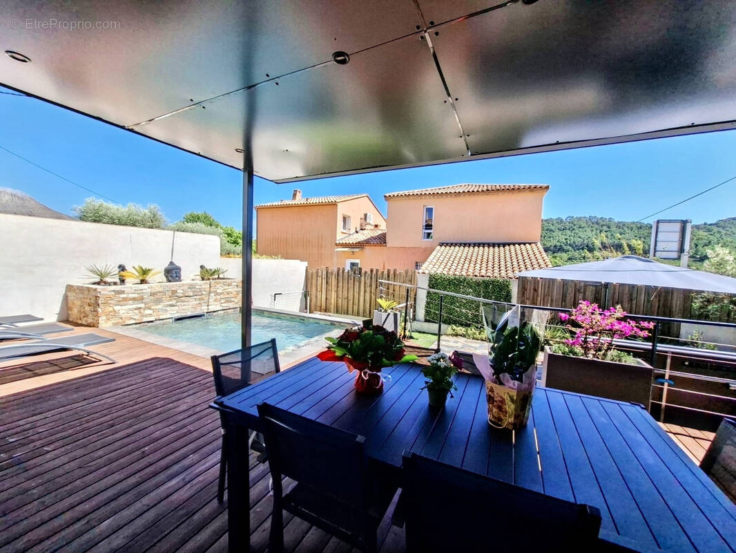 Maison à LE CASTELLET