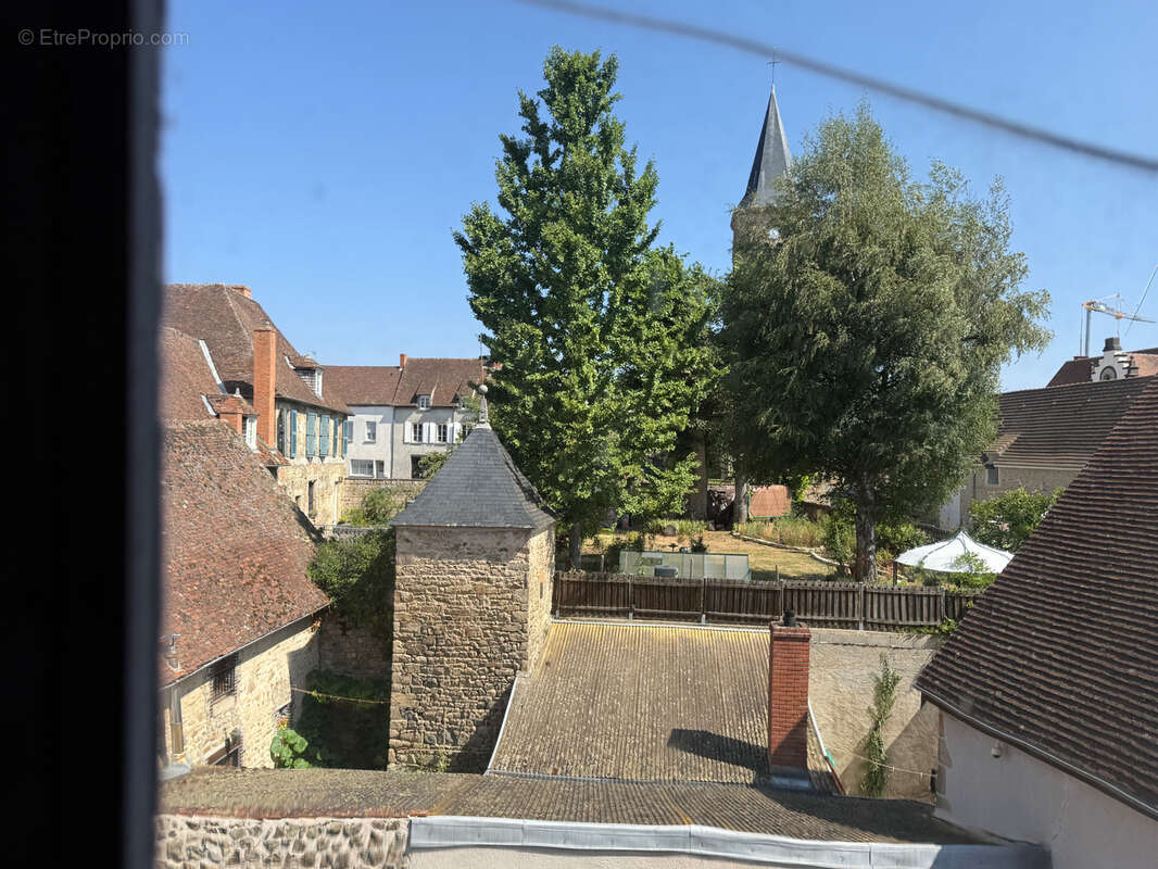 Auv 1227 : Maison de bourg à rénover, jardin, garages et grange - photo 79