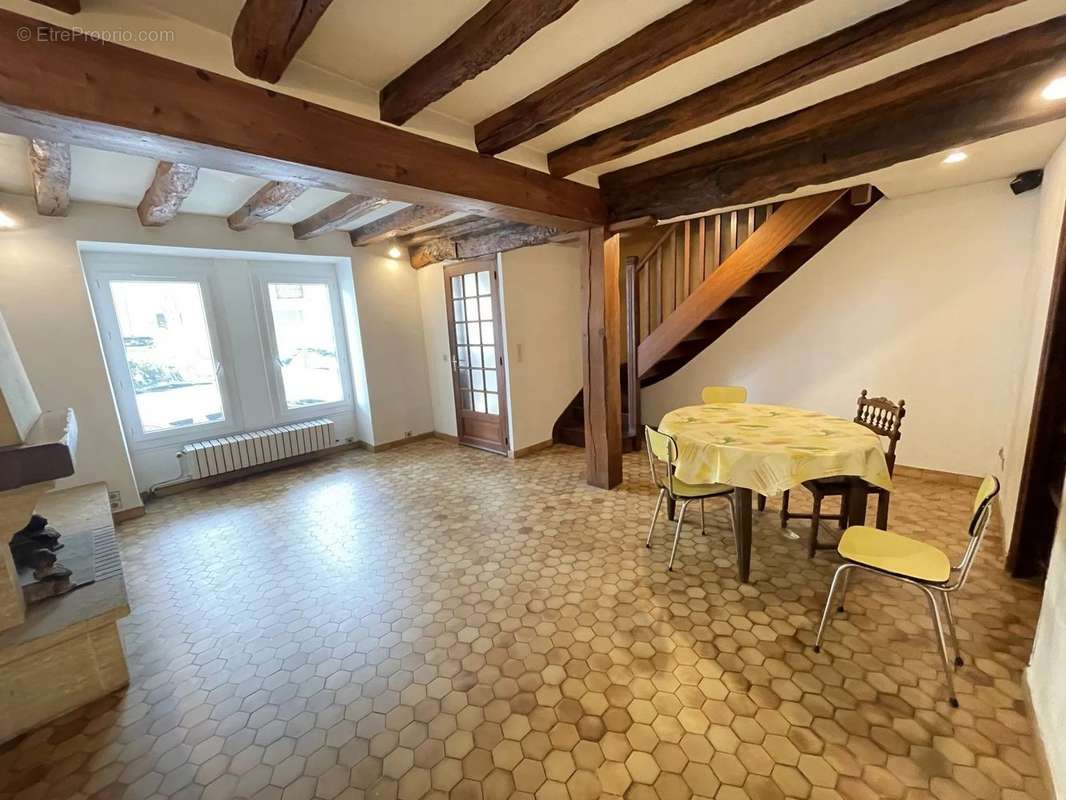 Maison à VIC-FEZENSAC