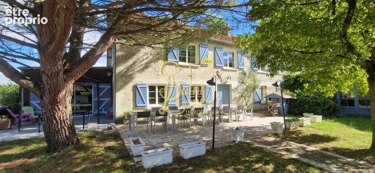 Photo Maison à Luze au prix de 582 400€