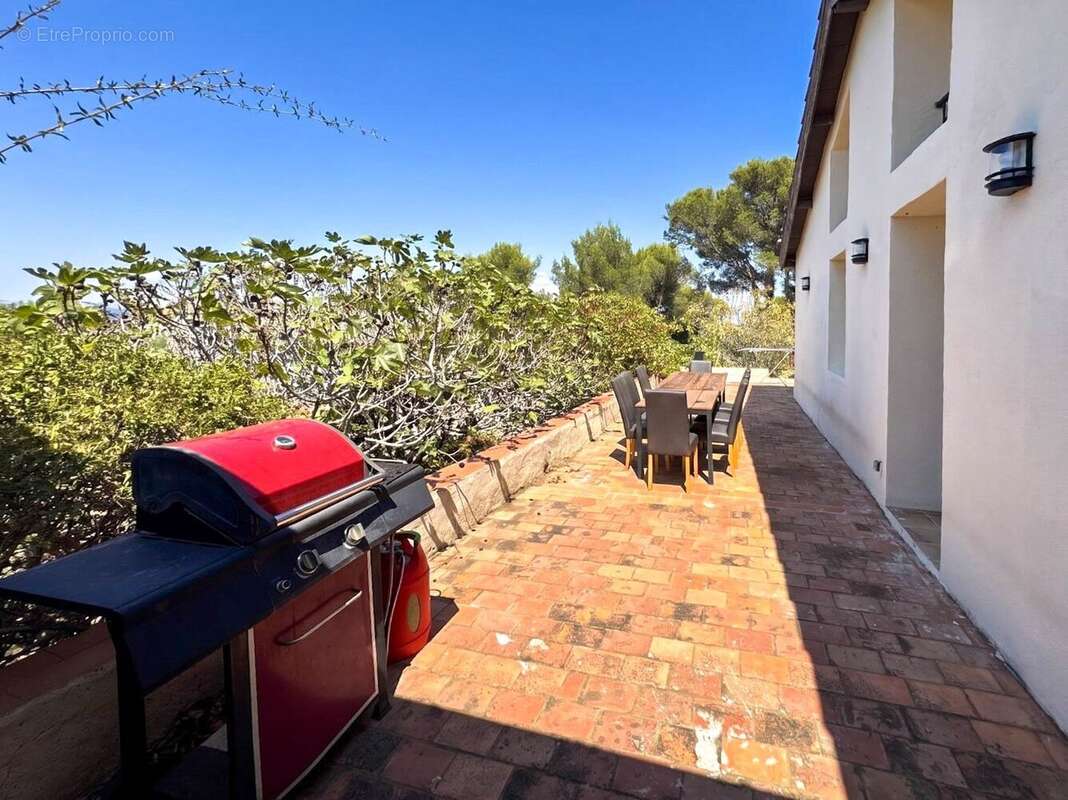 En exclusivité  maison contemporaine de 159 m² avec piscine - photo 7