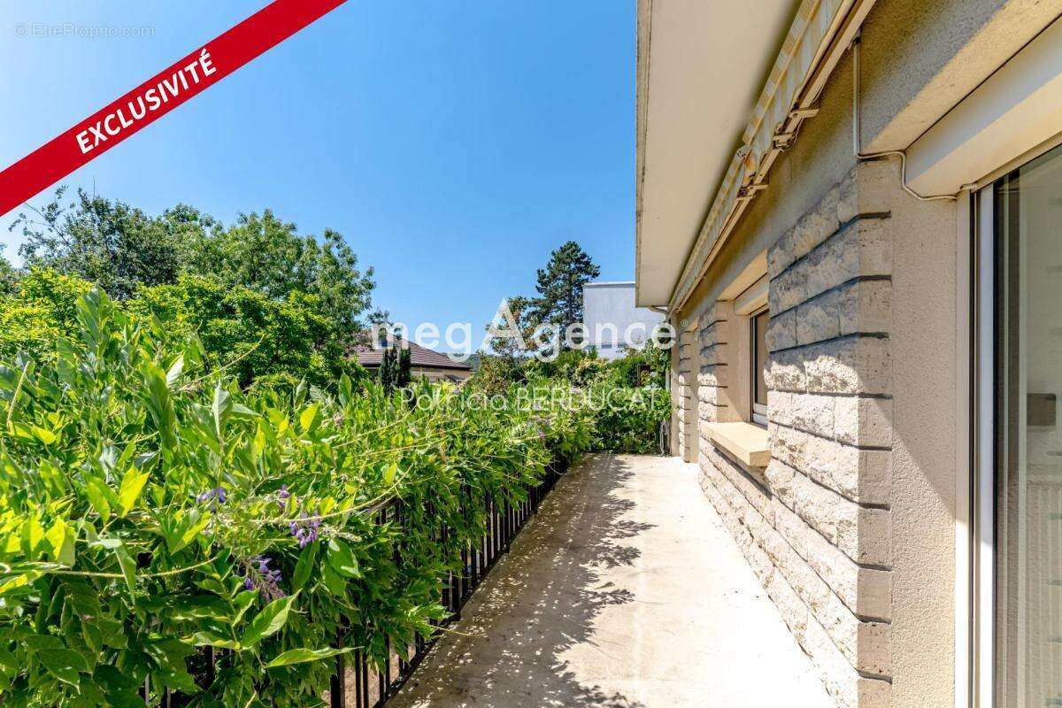 PROPRIETE FAMILIALE avec MAISON et ANNEXE / 189m² / 5 CHAMBRES - Avec terrasse et jardin arboré - photo 2