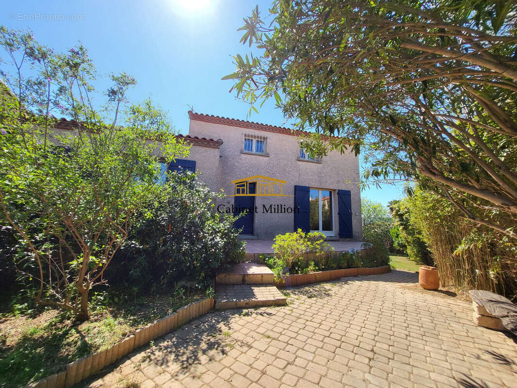 Maison à VIC-LA-GARDIOLE