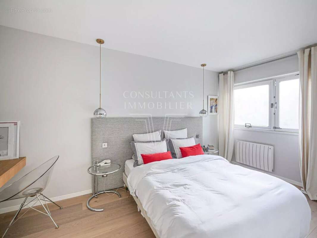 Appartement à NEUILLY-SUR-SEINE