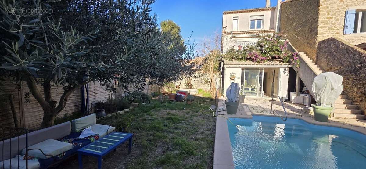 Maison à MOUSSAN