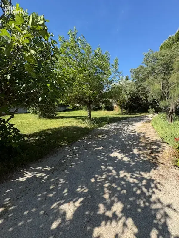 Rarissime, Beau terrain à bâtir de 380 m² environ , constructible - photo 2