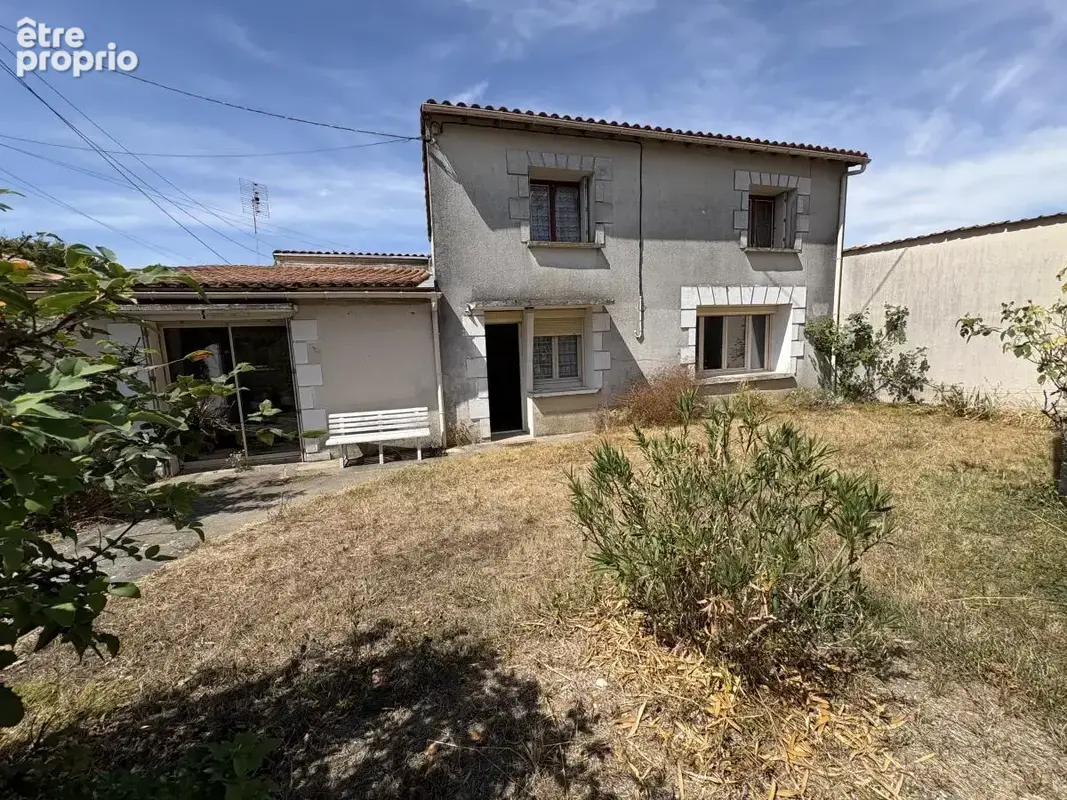 Photo Maison à La Foye-Monjault au prix de 85 300€