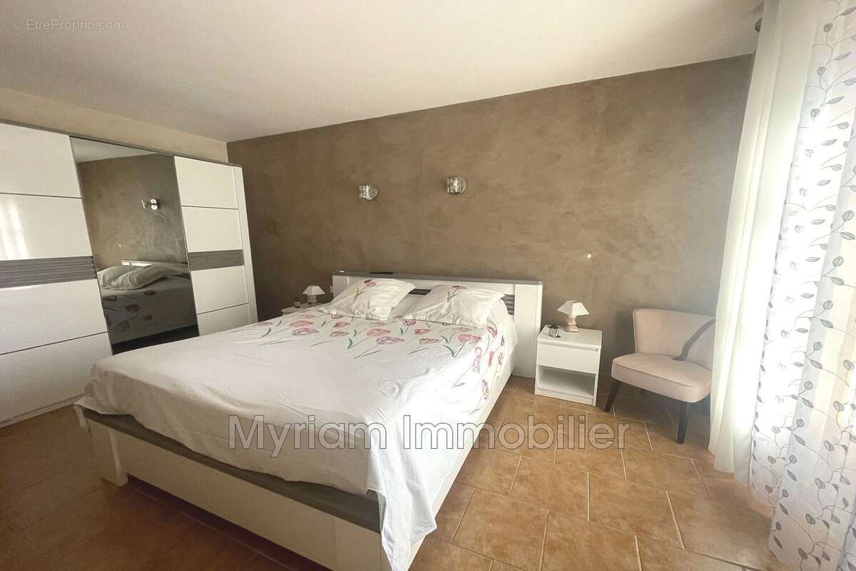 Maison 200 m² à Saint-Cezaire-Sur-Siagne  - photo 8