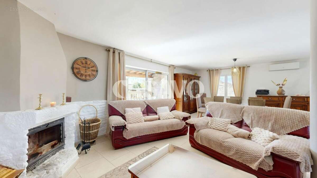 Vente Maison 10 pièces de 231m² - 84300 Taillades - photo 3