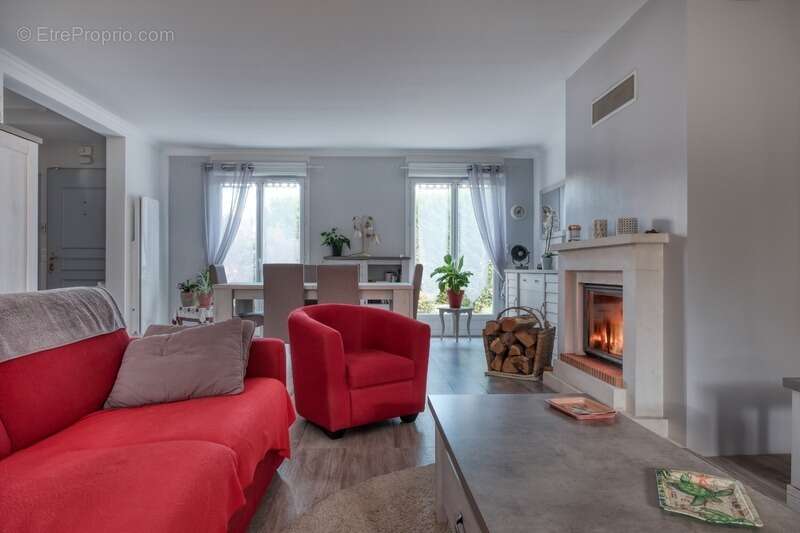 Maison à LA QUEUE-LES-YVELINES