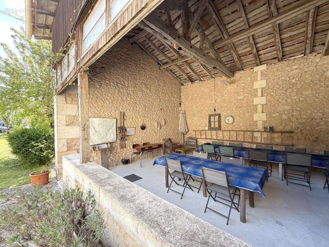 Maison à NANTEUIL-AURIAC-DE-BOURZAC