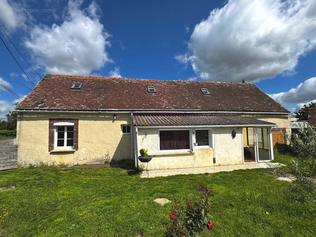 Maison à FONTAINE-LA-GUYON