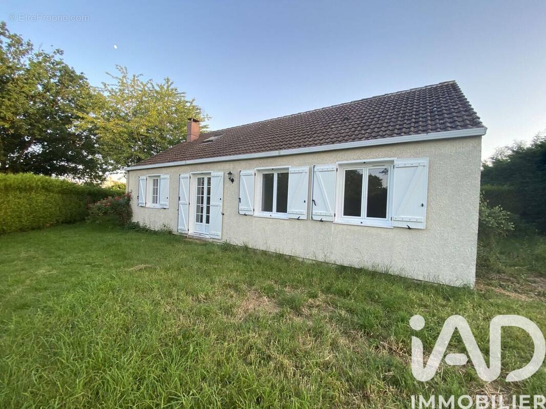 Photo 1 - Maison à SAINT-LUBIN-DES-JONCHERETS
