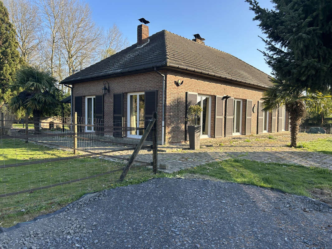 MAISON D'ARCHITECTE BÂTIE 3914 M2 à acheter 229500 € Semi-plain individuel 5 chambres- ssol com - photo 3