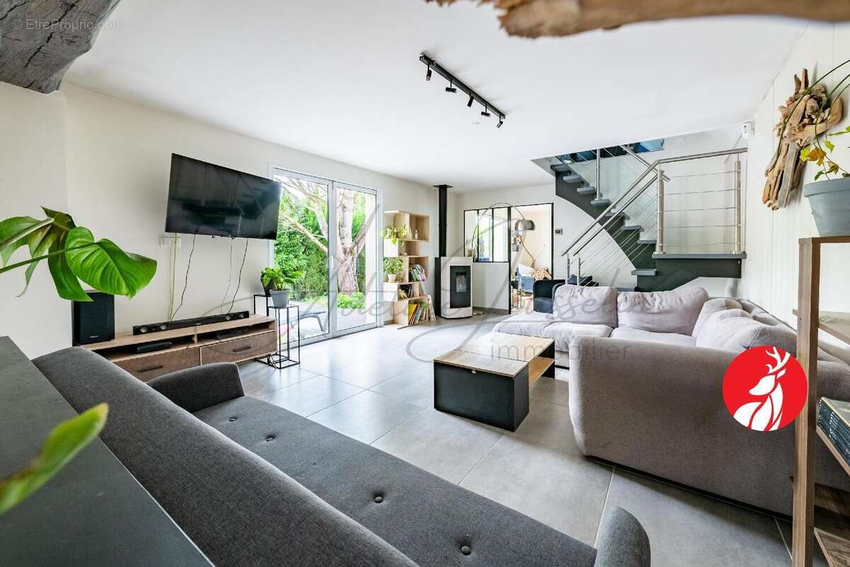 Maison à LA CHAPELLE-LA-REINE