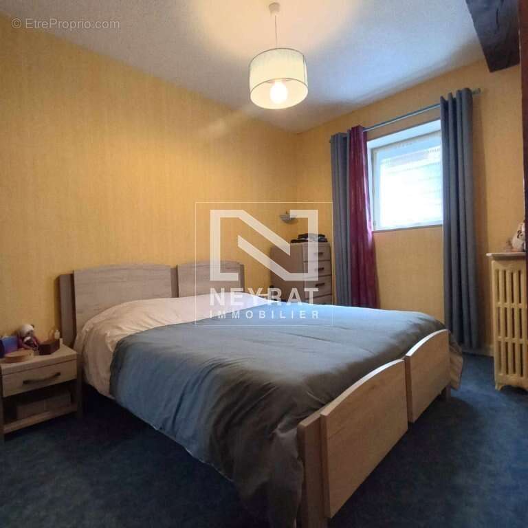 Appartement à LUZY
