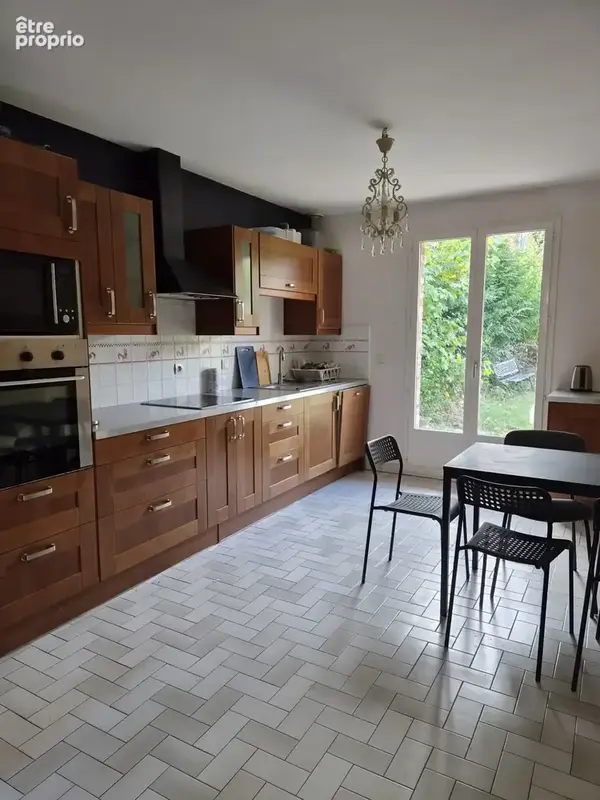 Maison dans quartier résidentiel  avec corps de ferme à rénover - photo 7