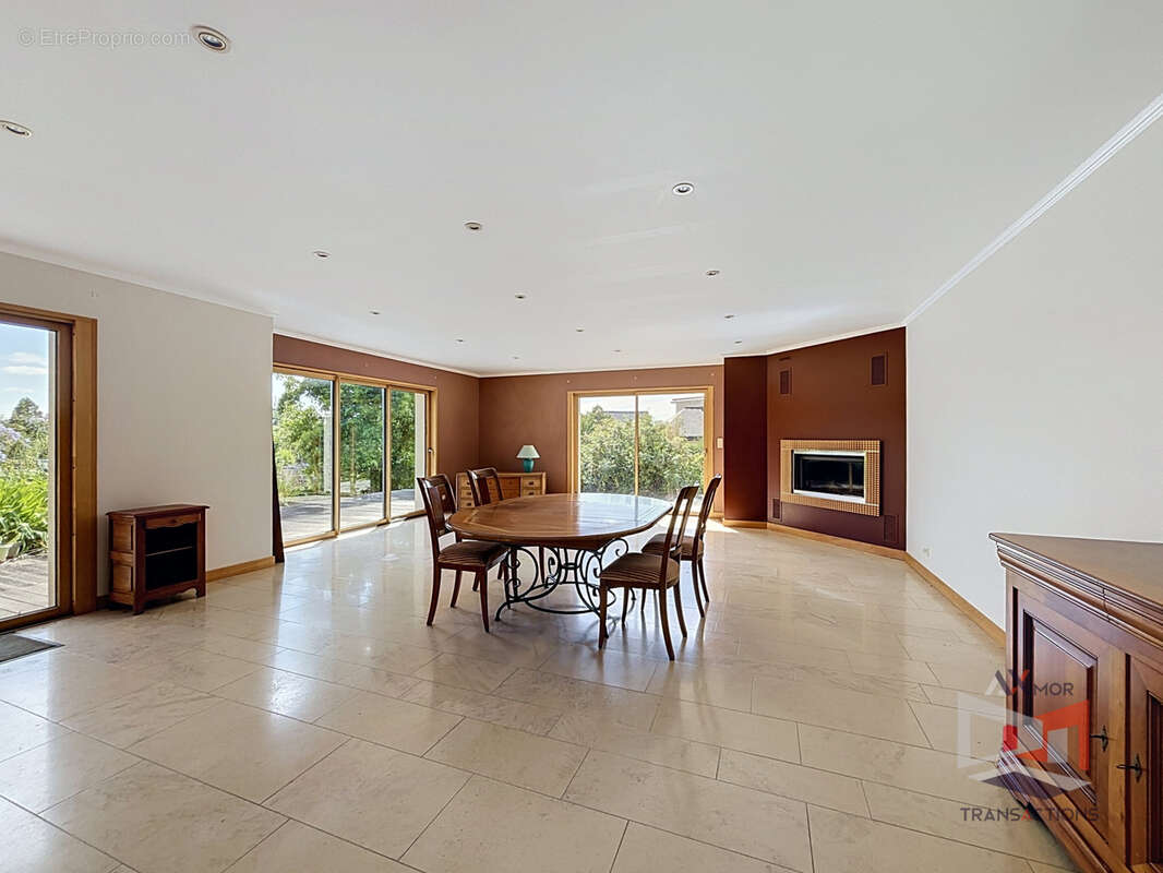 LANNION : Maison contemporaine avec grand jardin. - photo 4