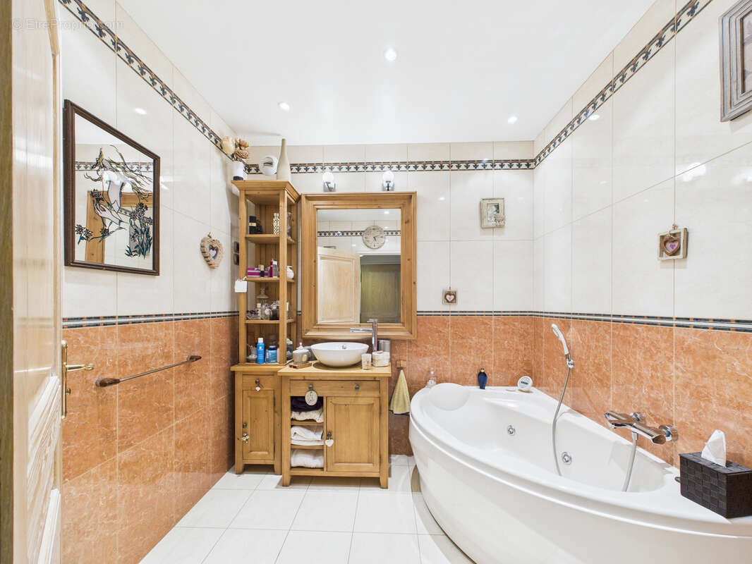 Appartement à LEVALLOIS-PERRET