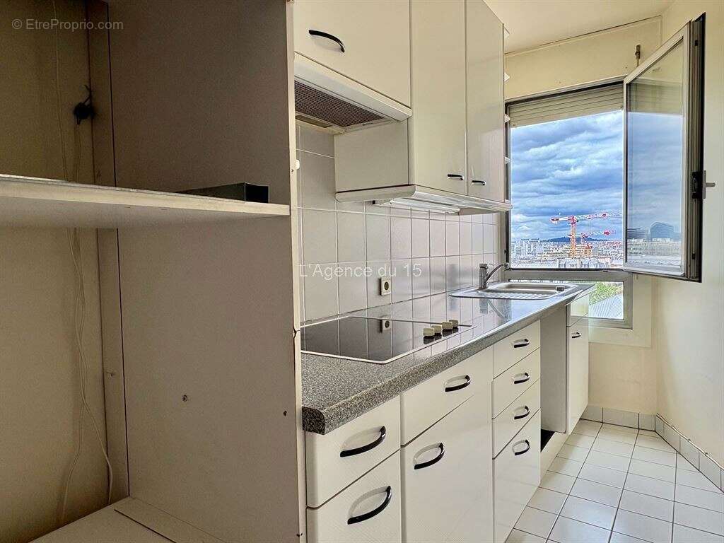 Porte de versailles / beau 2 pieces 54m² / etage eleve / ascenseur / vue degagee / cave / - photo 5