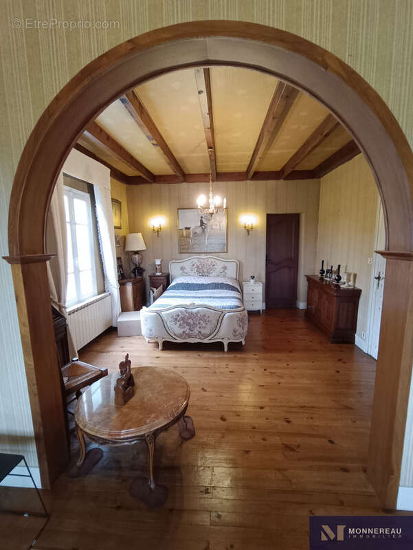 Maison à ROULLET-SAINT-ESTEPHE