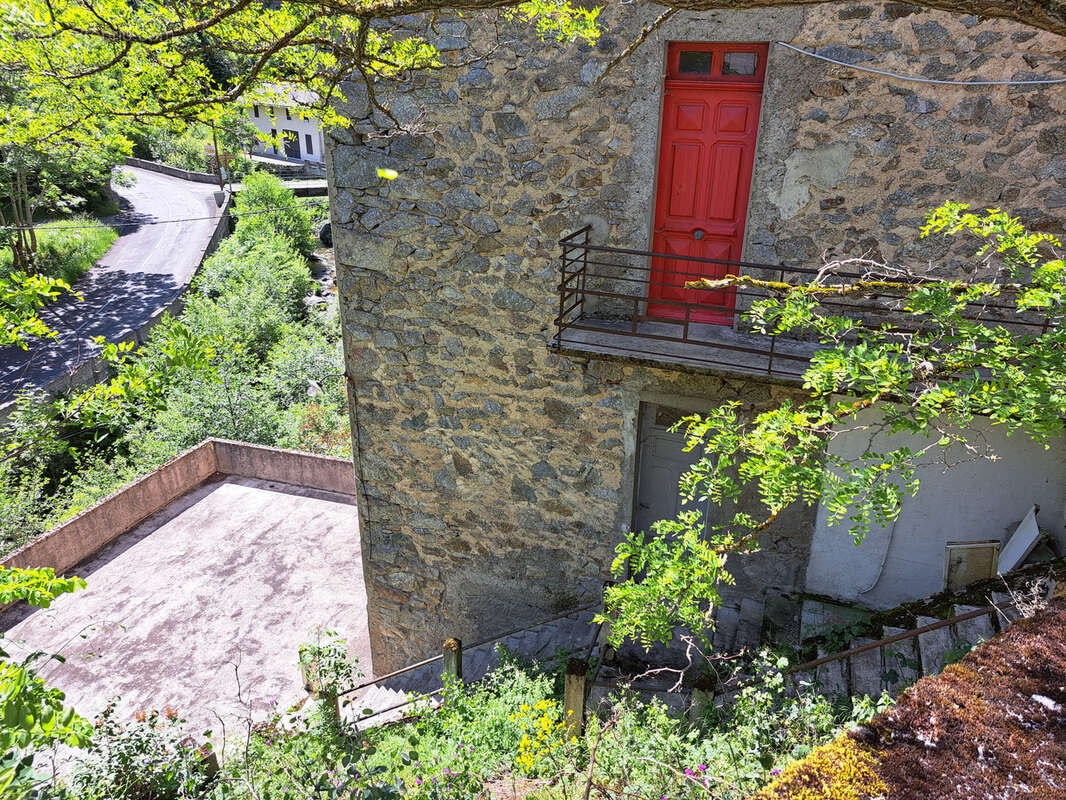 Maison en pierre 168m2, 11 pièces, terrasse et terrain à Carcanières les Bains - photo 6